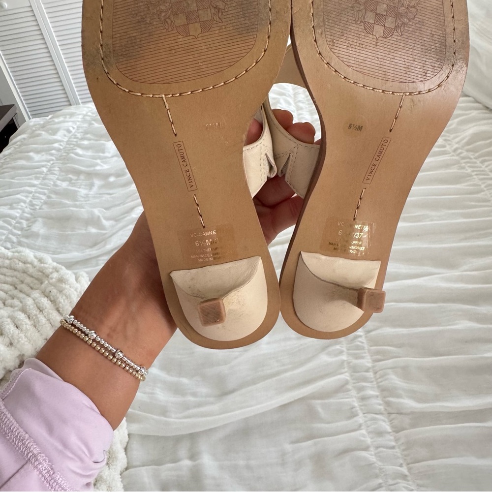 Chic Cream Square Toe Vince Camuto Cannetta Kitten Heels - Picture 4 of 4